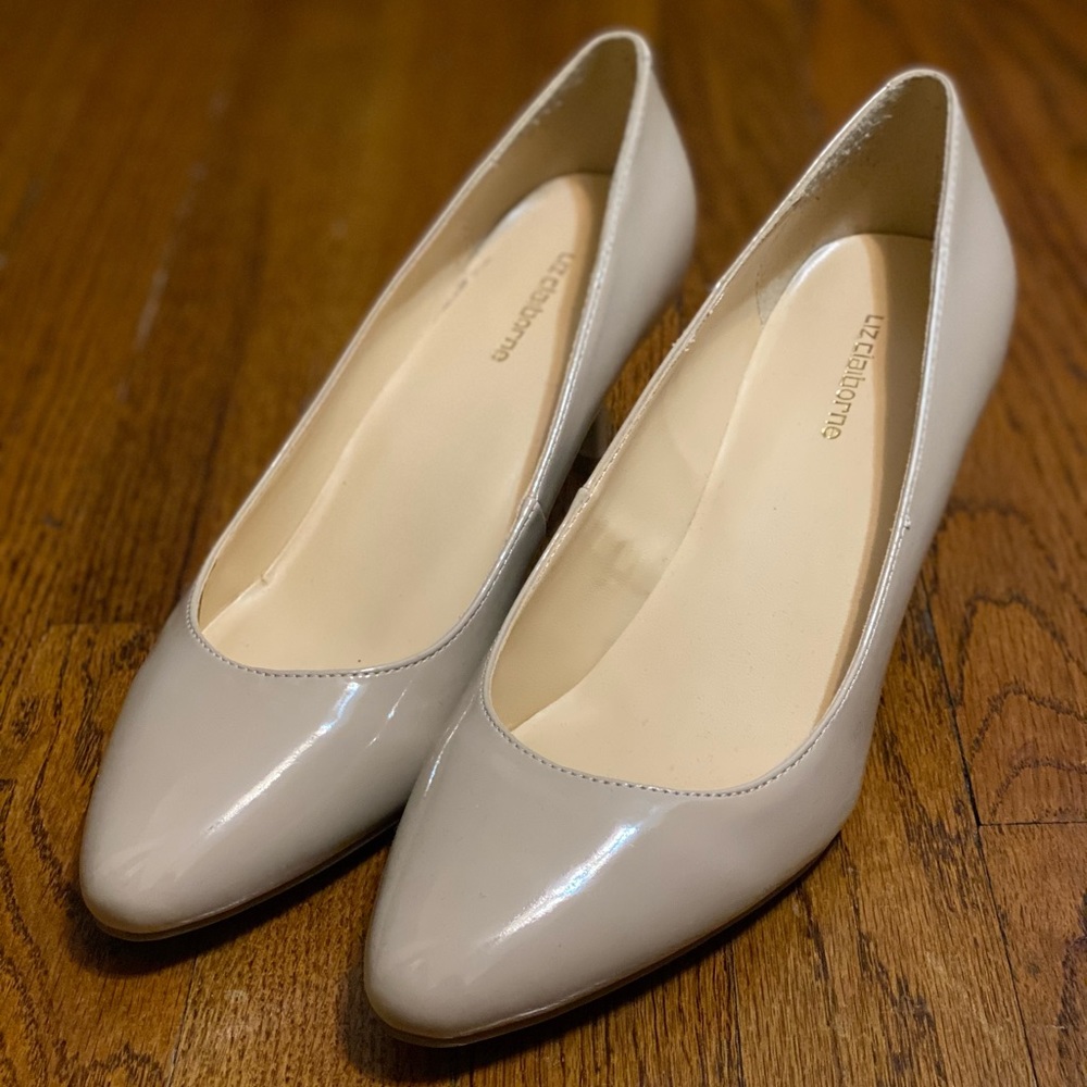 Closed-toe dress shoes